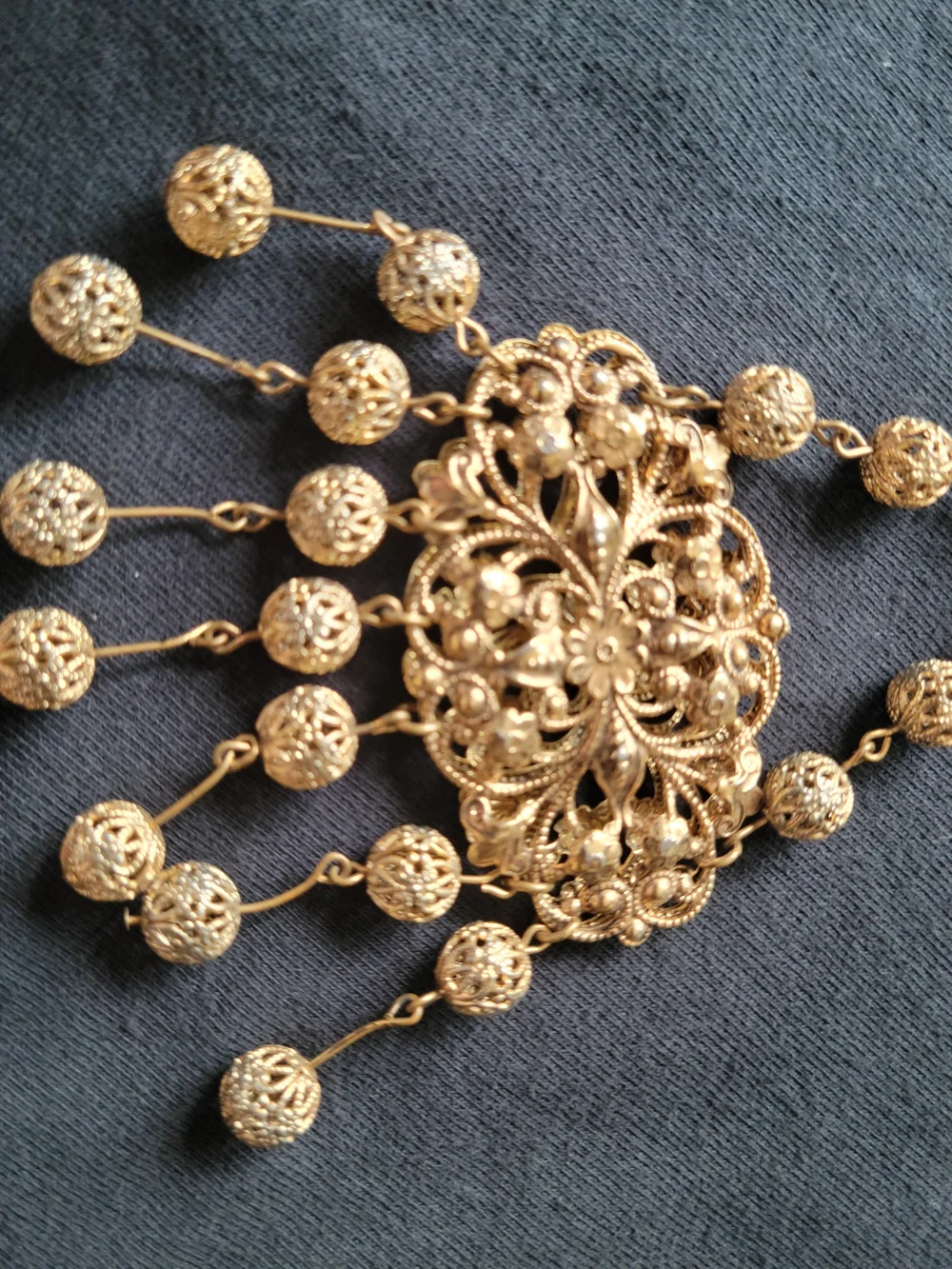 N/A elegant gold